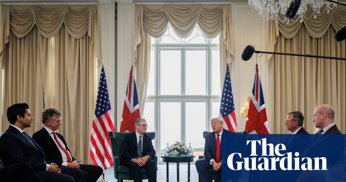 Trump uses press conference with Starmer to boost his golf business | Donald Trump Trump uses press conference with Starmer to boost his golf business | Donald Trump